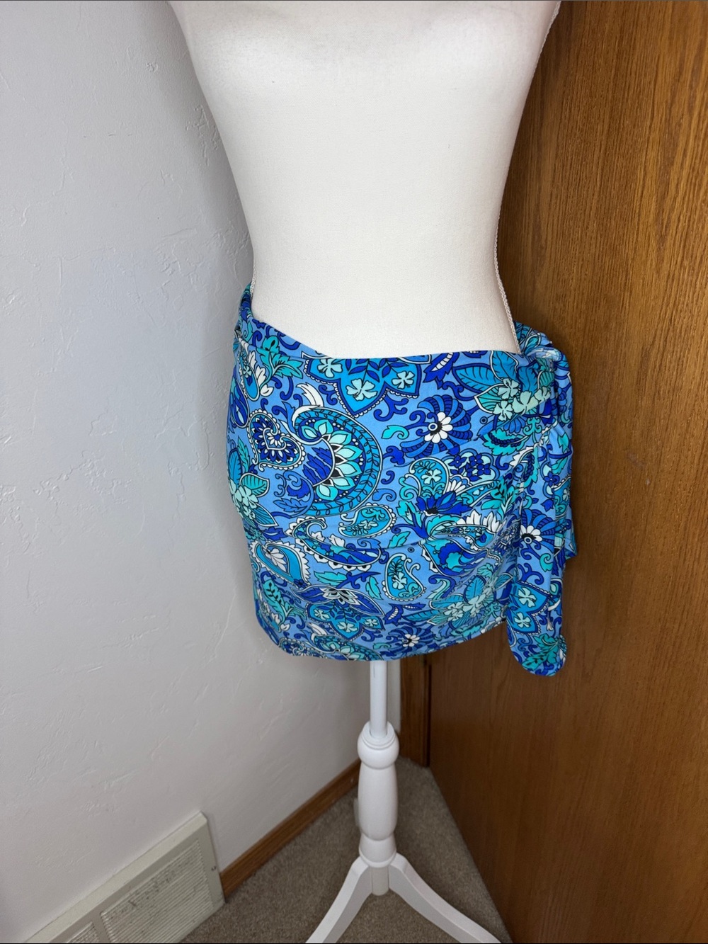 Victoria’s Secret blue floral paisley tie sarong L